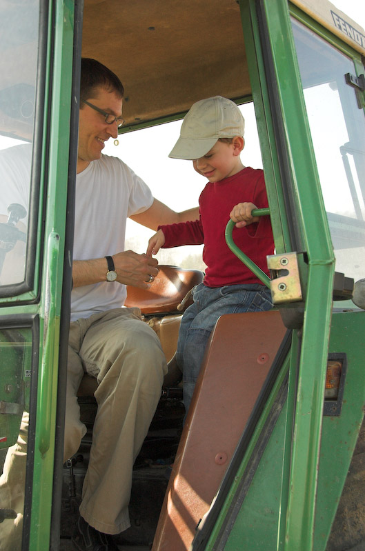 Eggen_mit_Rototiller_21_04_2006_0010_01
